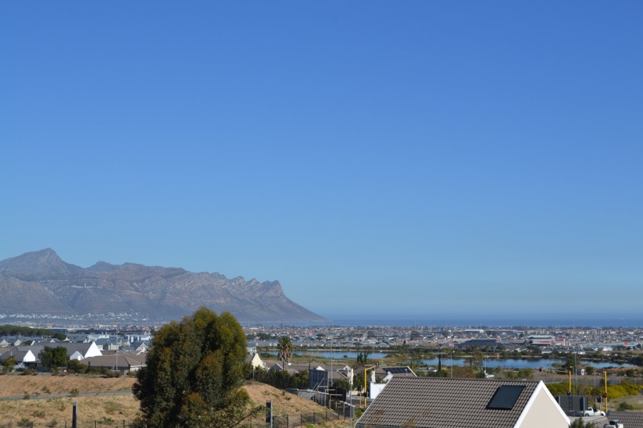 3 Bedroom Property for Sale in Mzuri Estate Western Cape